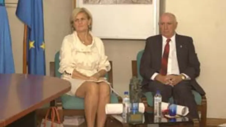  Mar&iacute;a Neria y Juan Bautista Jove, durante la entrega de premios Langreanos en el Mundo.