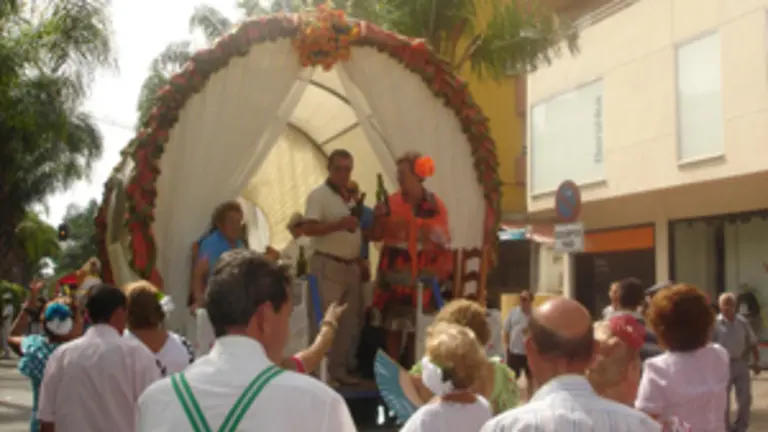  Carreta de la asociaci&oacute;n asturiana, en su recorrido durante la romer&iacute;a en Torremolinos.