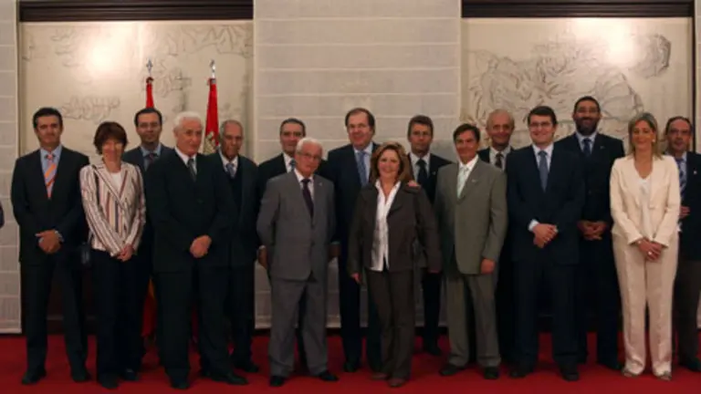  Herrera, con los miembros del Consejo de la Emigración de Castilla y León.