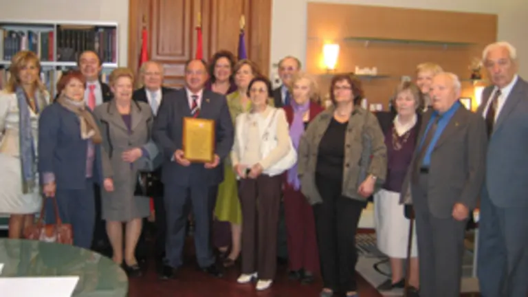  El presidente de la Diputación se reunió con los participantes en el programa ‘Añoranza’.
