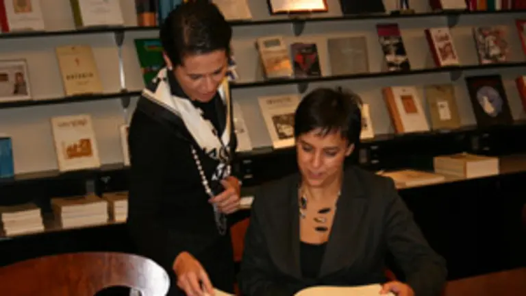  Paula Fern&aacute;ndez y Amparo Fern&aacute;ndez, en la Delegaci&oacute;n de la Xunta.