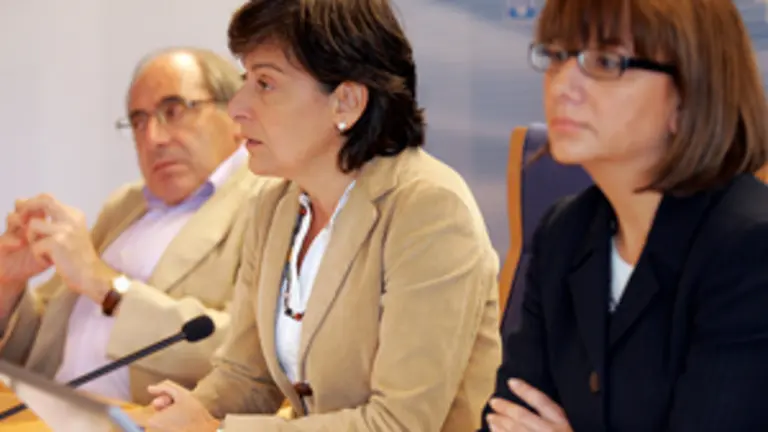  El secretario xeral del Sergas, Cayetano Rodr&iacute;guez, M&ordf; Jos&eacute; Rubio, y la secretaria xeral de Sanidade, Pilar Fern&aacute;ndez.