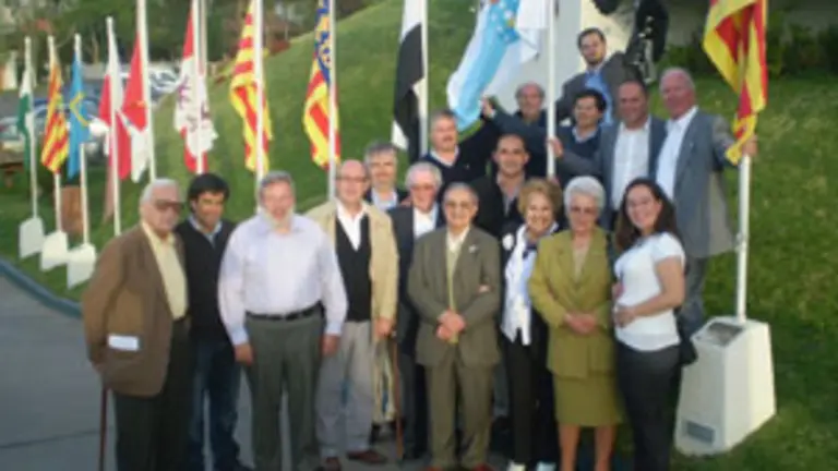 Rodr&iacute;guez con dirigentes del Centro Gallego de Valpara&iacute;so.