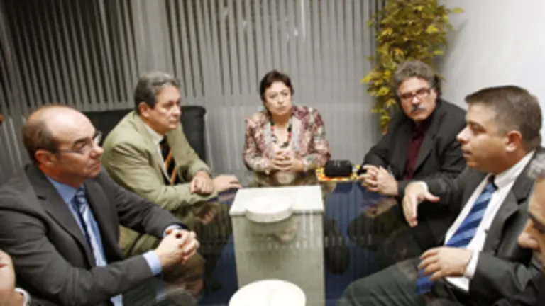  Felipe P&eacute;rez &ndash;primero por la dcha.&ndash;, durante la reuni&oacute;n con el BNG.