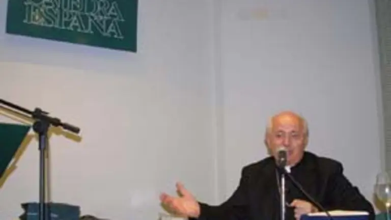 Juli&aacute;n Barrio, durante la conferencia. 