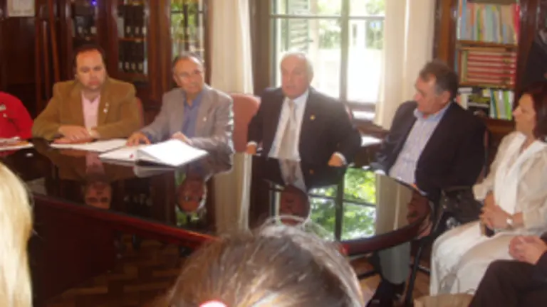  Una nutrida delegaci&oacute;n de la provincia de Ourense visit&oacute; Montevideo.