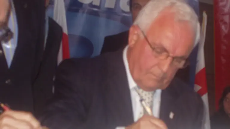  Baltar firma el convenio de la Diputaci&oacute;n tras el acto del PP en Montevideo.