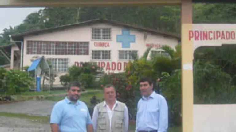  Bra&ntilde;a durante su visita al Hospital Asturias en Honduras.