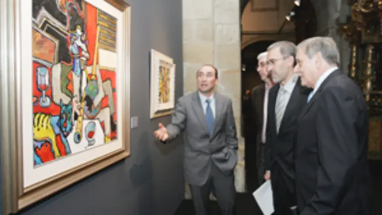  El secretario xeral de Presidencia, Gumersindo Guinarte, y Alfonso S. Palomares inauguraron la exposici&oacute;n.