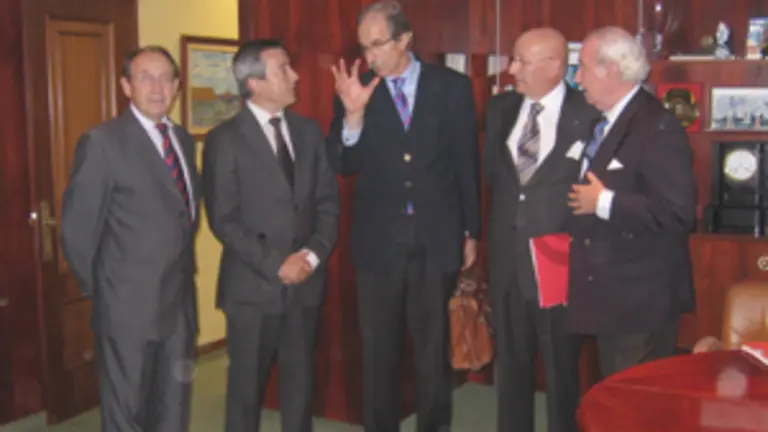 Fern&aacute;ndez Mato y Carmelo Angulo -en el centro-.