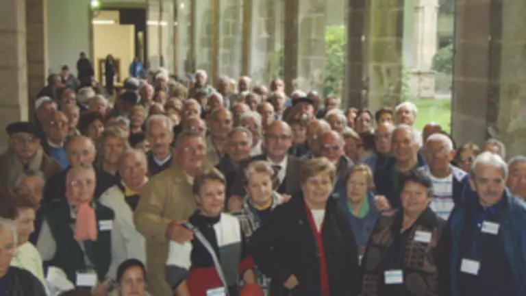  Rodr&iacute;guez, junto a los emigrantes reci&eacute;n llegados. 