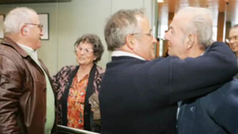  Los participantes en Volver a Terra, a su llegada a Santiago.