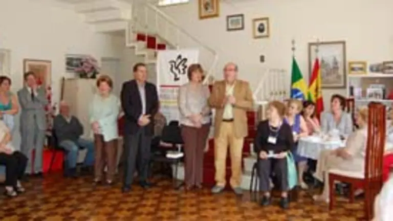  El secretario xeral, en su visita a la Sociedade Beneficente Rosal&iacute;a de Castro de S&atilde;o Paulo.