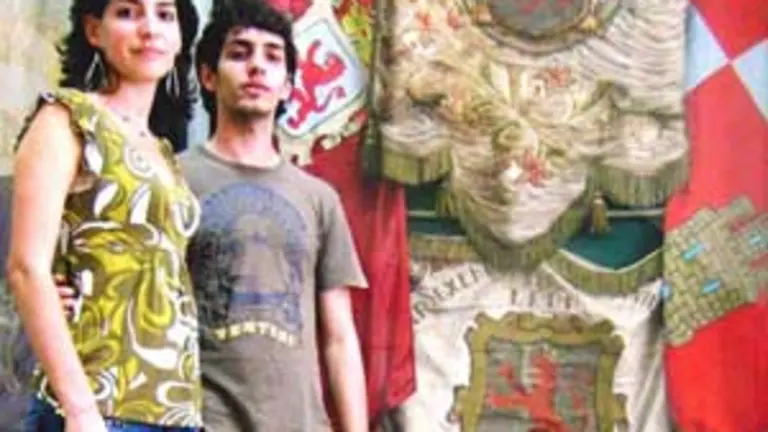  Darío Martínez, junto a su hermana Gili.