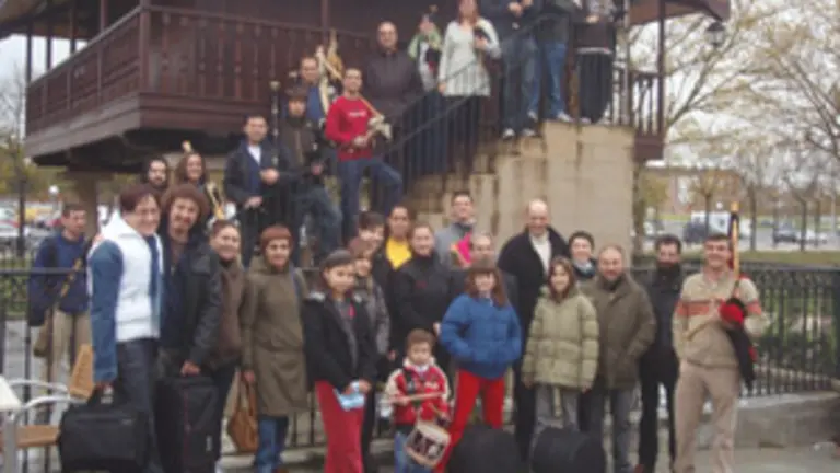 Alumnos del curso itinerante de la Escuela de Asturian&iacute;a celebrado en el Centro Asturiano &lsquo;Covadonga&rsquo; de Vitoria.