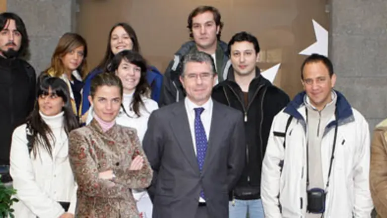 Francisco Granados y Victoria Cristóbal, con los chicos del Programa Descrubre.