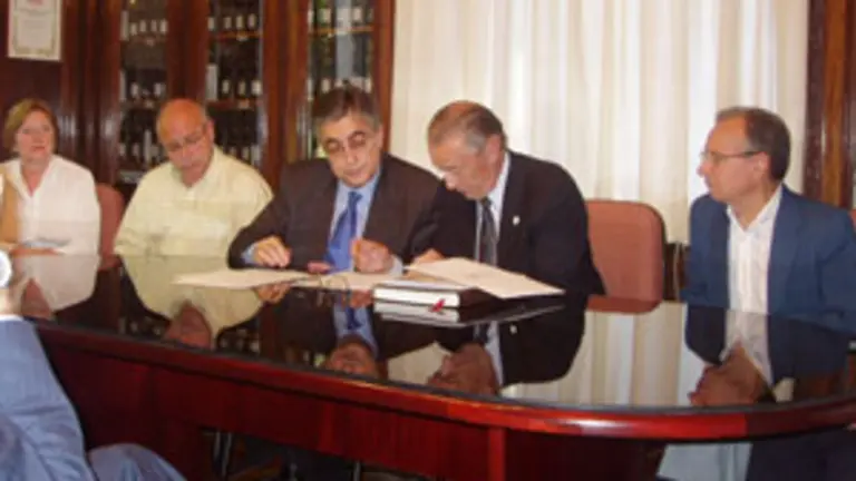  Fern&aacute;ndez Moreda, durante su visita al Hogar Espa&ntilde;ol el pasado mes de noviembre.