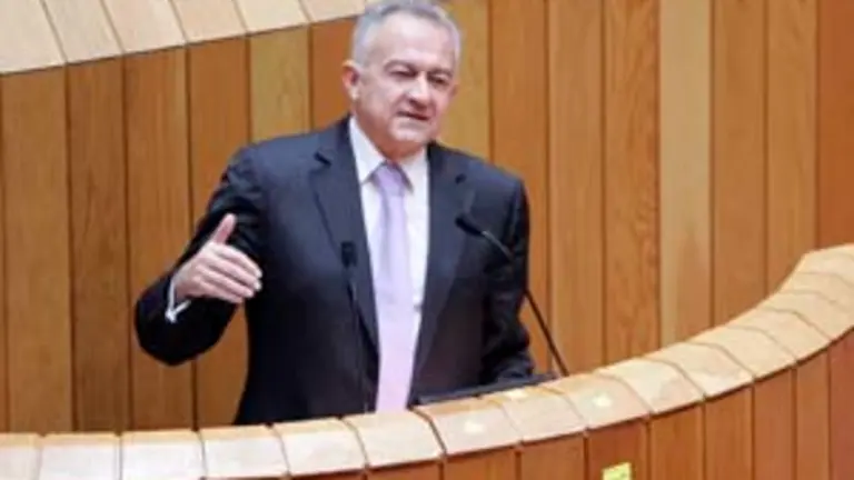  El conselleiro M&eacute;ndez Romeu, durante su comparecencia.