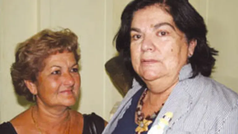  Guillermina Hernández se reunió con emigrantes canarios durante su visita a Sancti Spíritus.