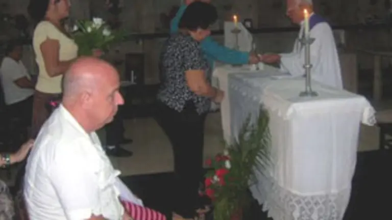  El presidente de &lsquo;Naturales de Ortigueira&rsquo; Orallo Bosc&aacute; presidi&oacute; la misa por los gallegos fallecidos en la Isla.