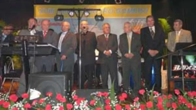  Parte de la Directiva de la ACBC Isla de La Gomera saluda a los asistentes al ‘XVIII Encuentro Gomero’.