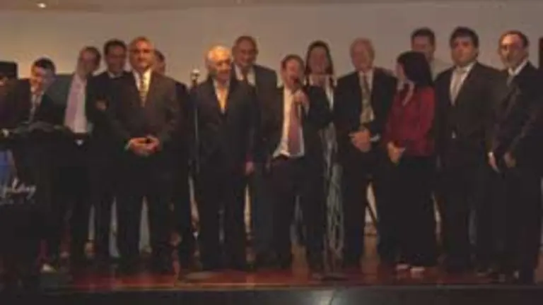  &lsquo;Pancho&rsquo; Moure L&oacute;pez, presidente del Grupo Uni&oacute;n, arropado por sus compa&ntilde;eros de Coordinadora, se dirige a los presentes.