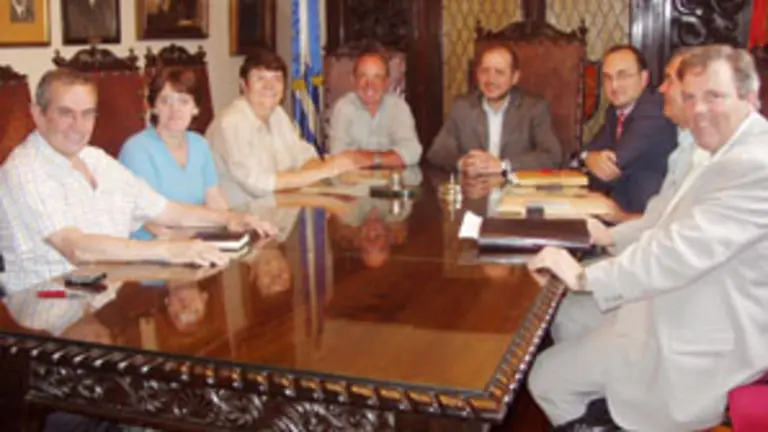  Ricardo Varela y Marisol Soneira, reunidos con el CRE.