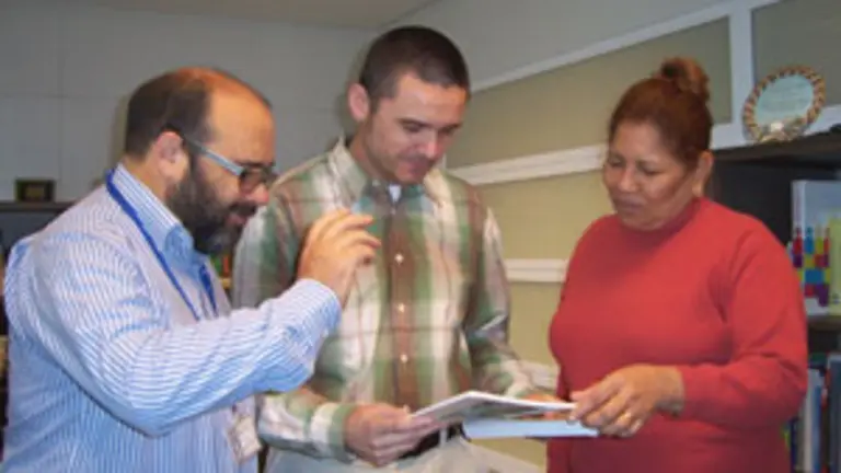  Luis Alfredo Lobato, Rafael Palacios y Jilma Romero, durante el encuentro.
