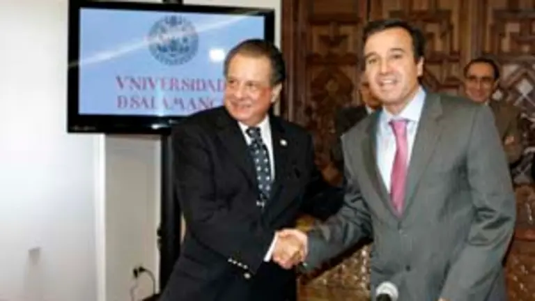  Los rectores José Ramón Alonso –a la derecha–, y Néstor Pérez.