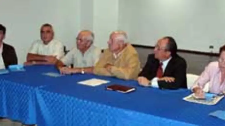  V&iacute;ctor Rodr&iacute;guez Pose, Vicente Mu&ntilde;iz Mir&oacute;n, Luis Benigno Marcos Fuertes, Felisindo L&oacute;pez , presidente del PPV; Juan Su&aacute;rez Lemos y Mari Carmen &Aacute;lvarez de Renda.
