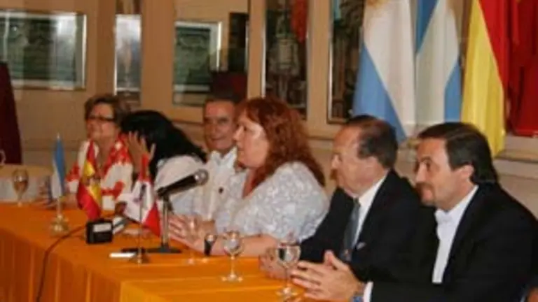  De dcha. a izda.: Alfredo Badas, José Luis García, Carmen Borbujo, Pedro Bello, Carmen Hermida y Susana Martinez.