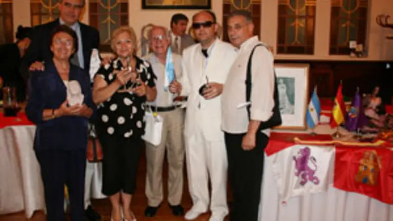  Con algunos de las personalidades que recibieron el premio.