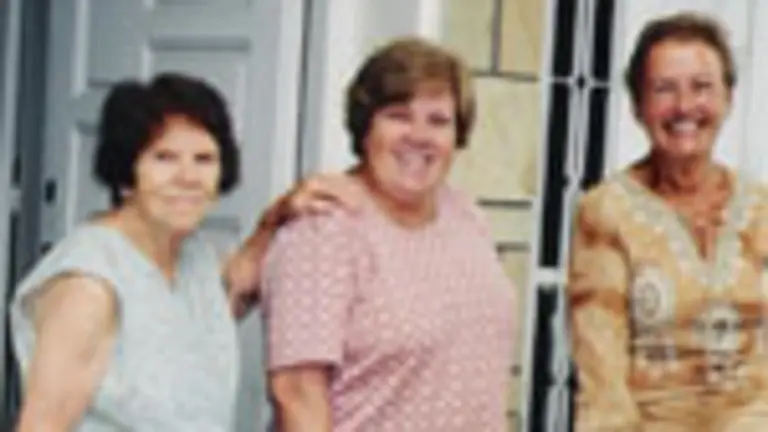  Balbina Barreira &ndash;cuando cumpli&oacute; su centenario&ndash;, junto a su hija Raquel y su sobrina Dolores.