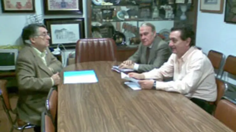  Manuel Fern&aacute;ndez de la Cera y el presidente y el secretario de la FICA, Jos&eacute; Luis Casas y Manuel de Barros.