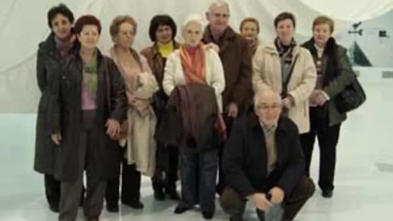  Miembros del Centro Soriano en Zaragoza, durante la excursión que realizaron a los museos de Muelas.