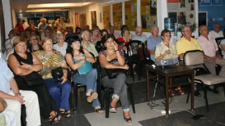  En la sede del PSOE se sigui&oacute; el recuento con expectaci&oacute;n.