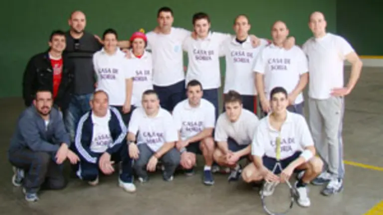  Miembros del equipo de pelota-frontenis de la Casa de Soria en Barcelona.
