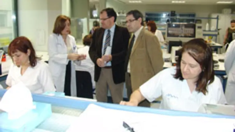  El director provincial del Servizo Galego de Sa&uacute;de en Ourense visit&oacute; las nuevas instalaciones.