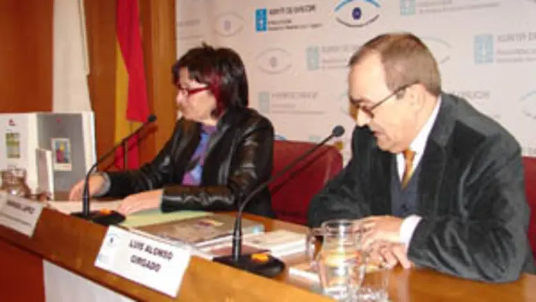  Marisol L&oacute;pez y Luis Alonso Girado, durante la presentaci&oacute;n.