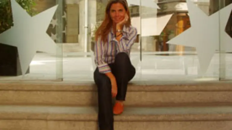  La directora de la AME asegura que entre las medidas más inmediatas a adoptar figura regular las becas de posgrado.