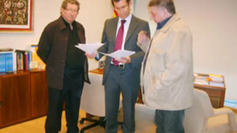  Alberto N&uacute;&ntilde;ez Feij&oacute;o, junto a Eduardo Cu&ntilde;a y D&iacute;az Fuentes, durante su encuentro de la semana pasada.