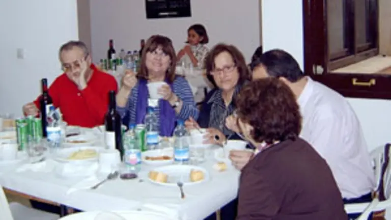 Un momento de la comida de hermandad celebrada en la nueva sede.