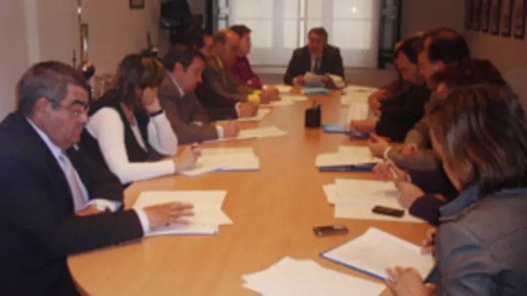  Un momento de la reuni&oacute;n del pasado viernes de la Comisi&oacute;n del Consejo de Comunidades Asturianas.
