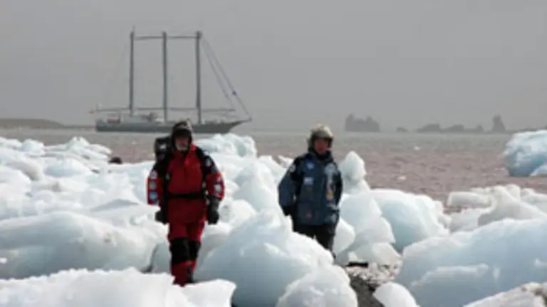 La salmantina Carmen Domínguez y Adolfo Eraso, en la Antártida.