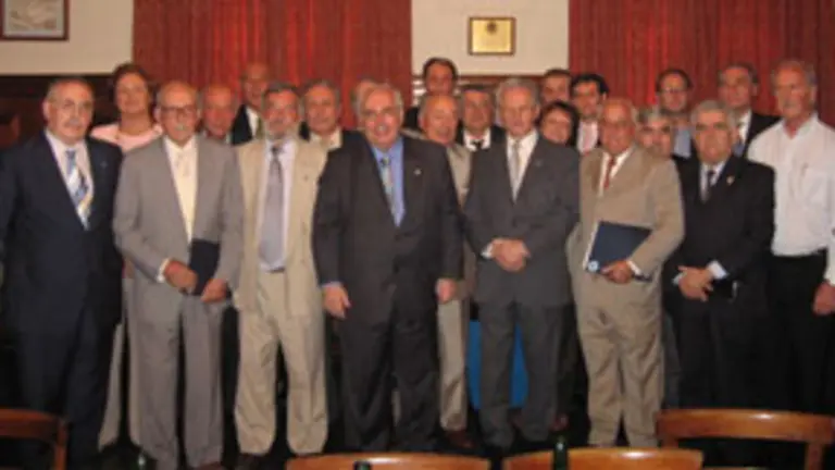  El presidente Areces, junto a los miembros de la FICA en Am&eacute;rica, con los que se reunir&aacute; la viceconsejera en su primer acto.