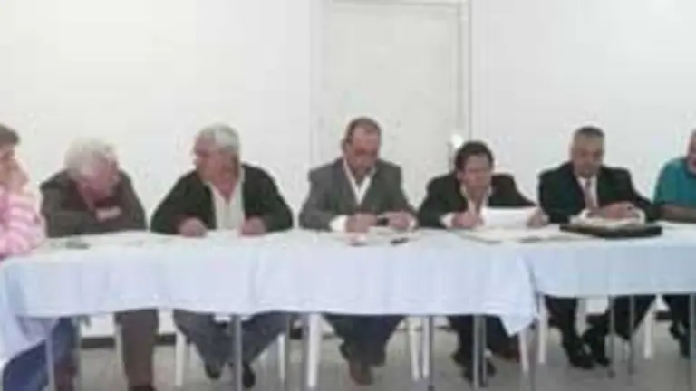 La directiva, durante la reuni&oacute;n.