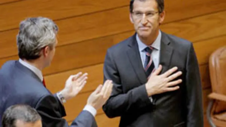  El reci&eacute;n elegido presidente dirige su mirada a los invitados al hemiciclo.