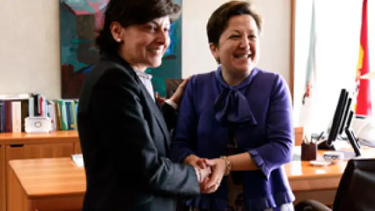  Rubio saluda a la nueva conselleira de Sanidade, Pilar Farjas.