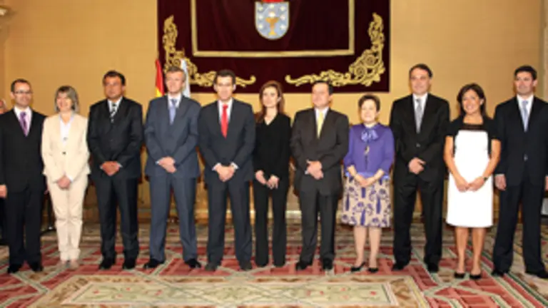  El presidente posa con todos los integrantes de su gabinete.