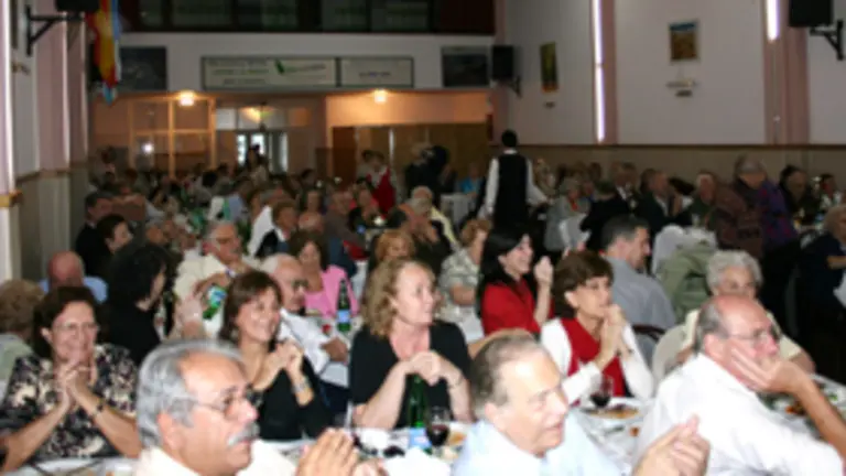  Asistentes al banquete que tuvo lugar el pasado d&iacute;a 19 en la sede social porte&ntilde;a.